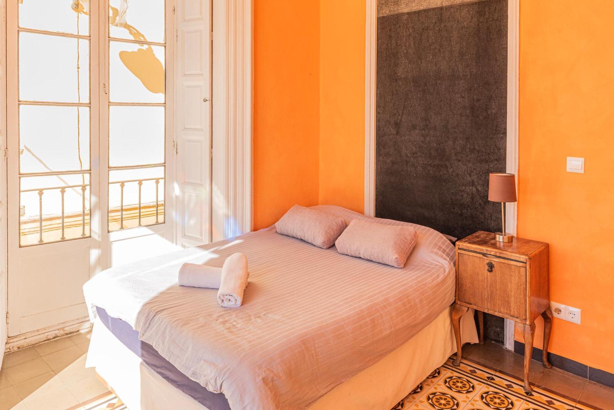 Private Rooms In Historic Building On The Square Málaga Exterior foto